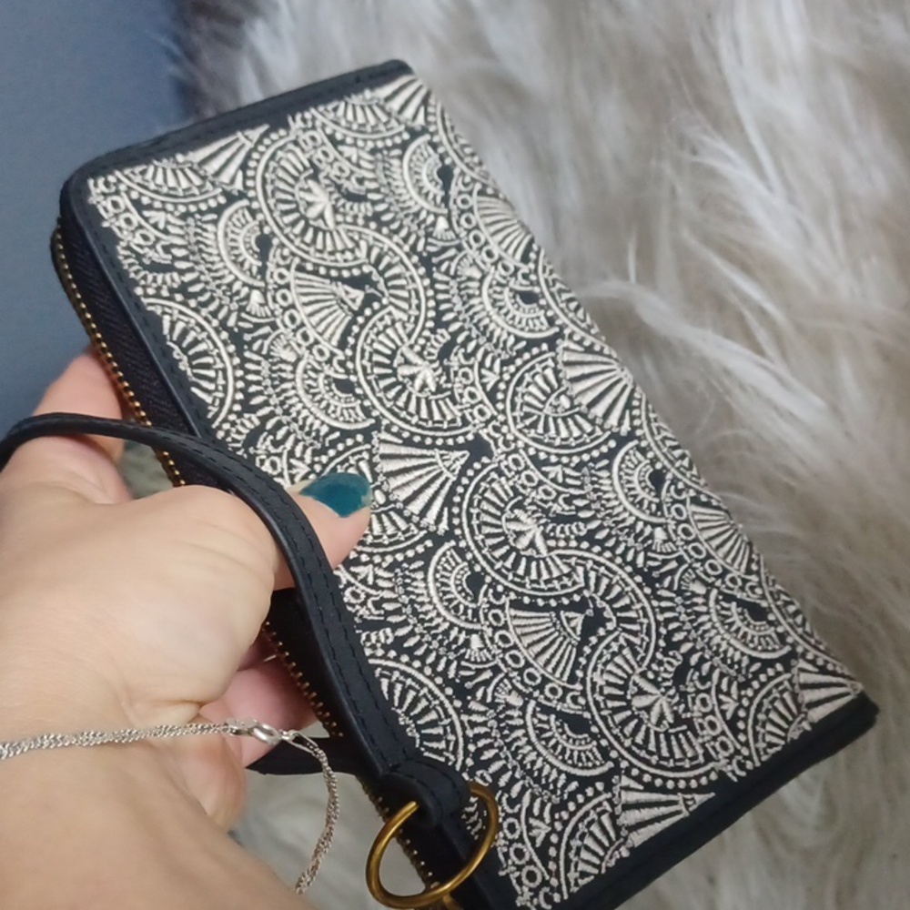 Universal Thread Wallet - Picture 13 of 13